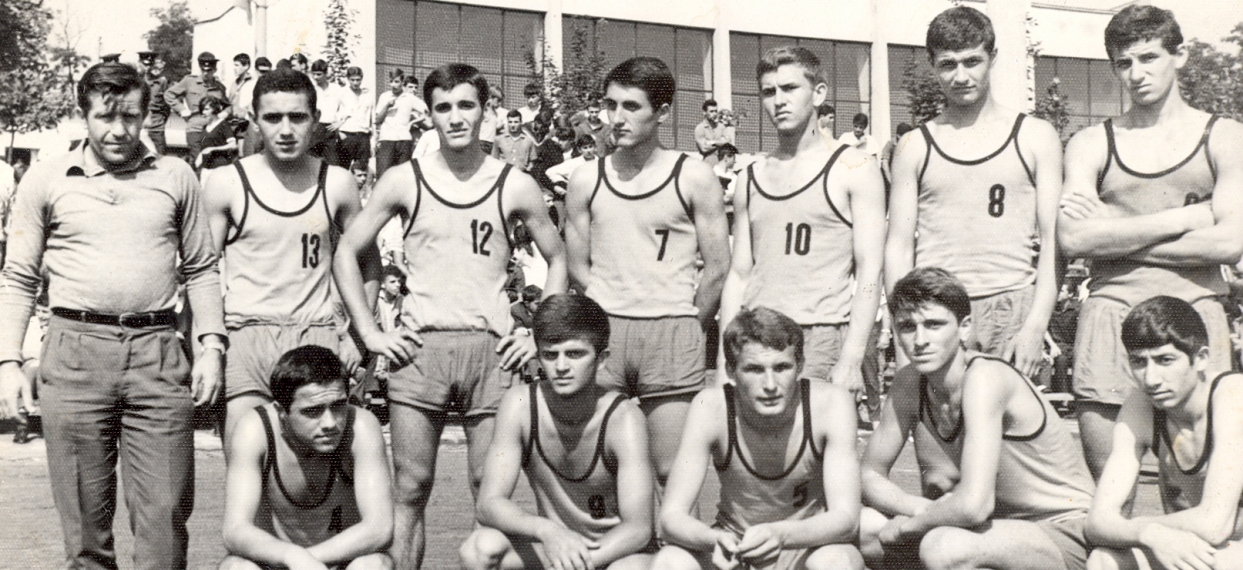 https://cha-o.info/uploads/news_imgs/Okryjen otbor po basketbol 1966-site-720.jpg